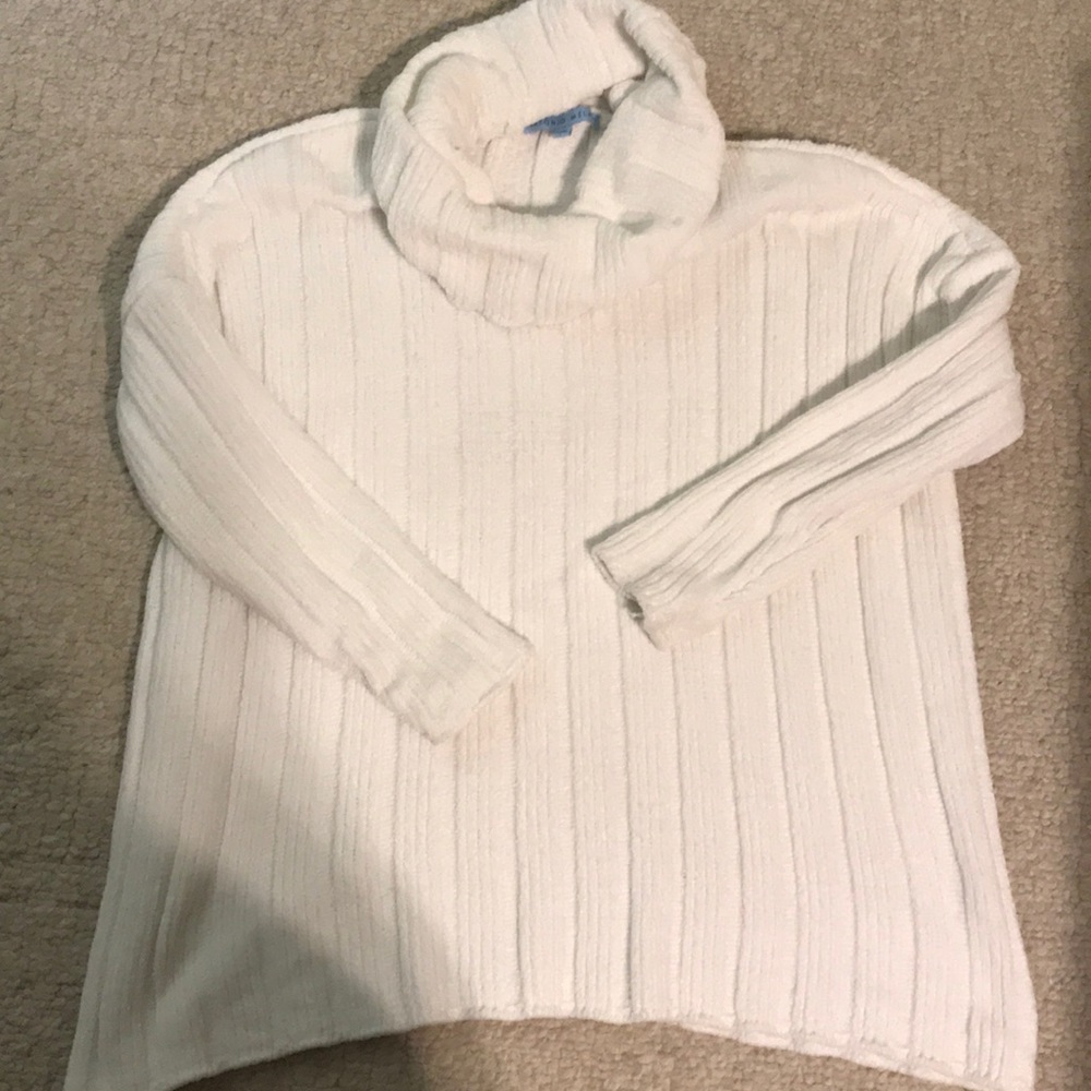 Antonio Melani cowl neck. White. Size XS